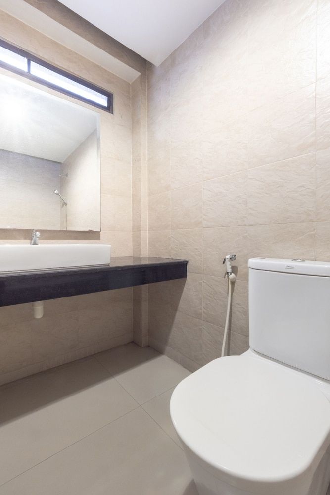 OYO 75382 Chonburi Hotel Deluxe Double Room 17