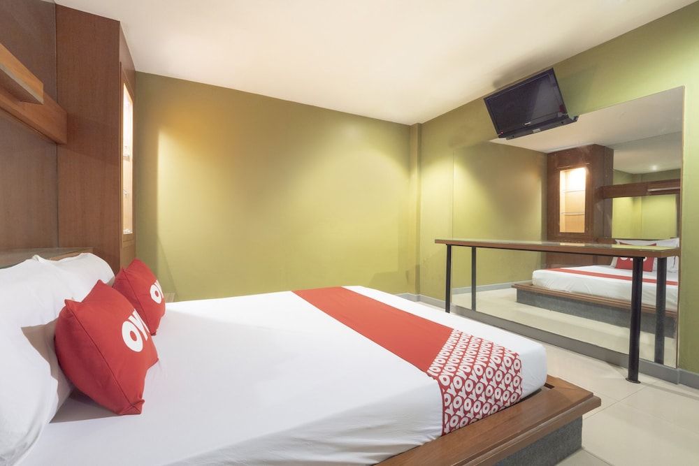 OYO 75382 Chonburi Hotel Deluxe Double Room 11