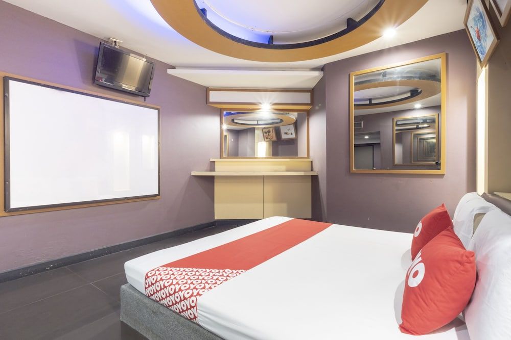 OYO 75382 Chonburi Hotel Deluxe Double Room 4