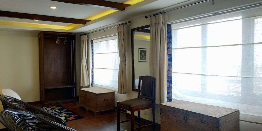 Heranya La:Ku Executive Suite, 1 Queen Bed, Courtyard View 7