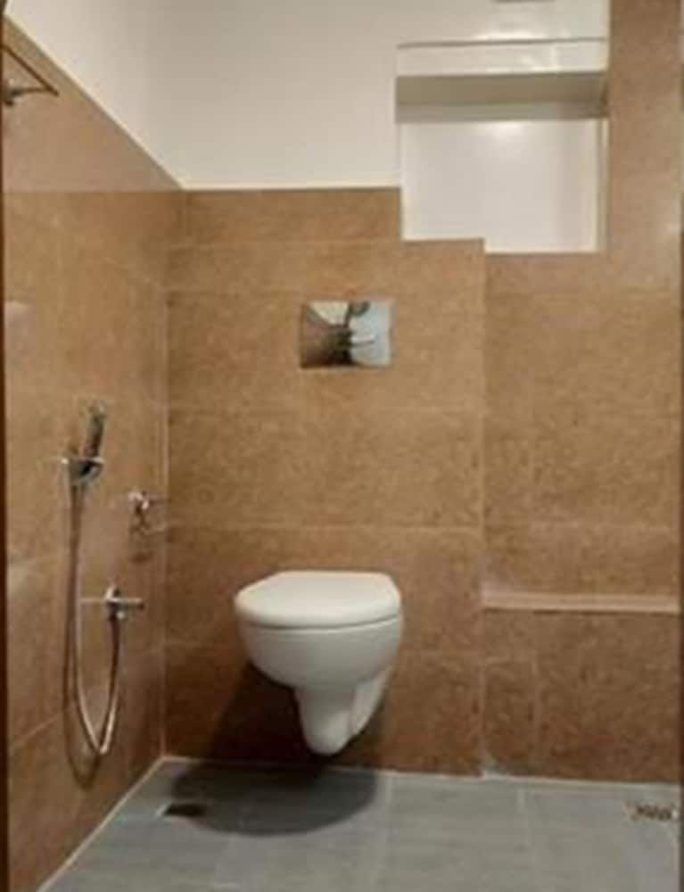 Heranya La:Ku Deluxe Double Room, 1 Queen Bed, Courtyard View 6