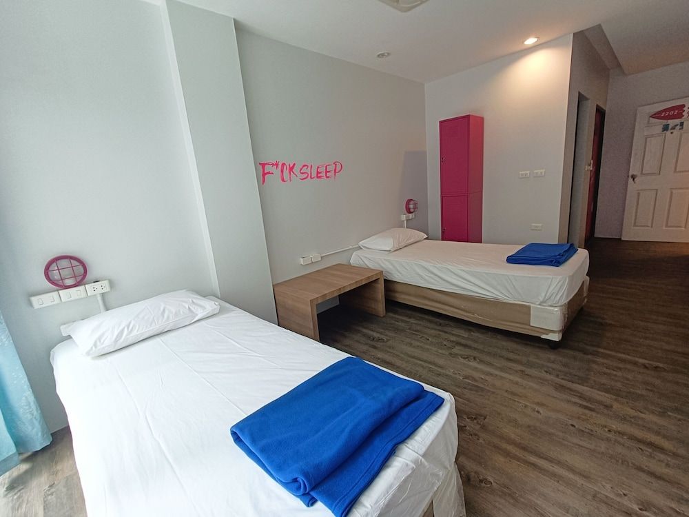 Slumber Party Surf Kata Phuket Standard Twin Room 2