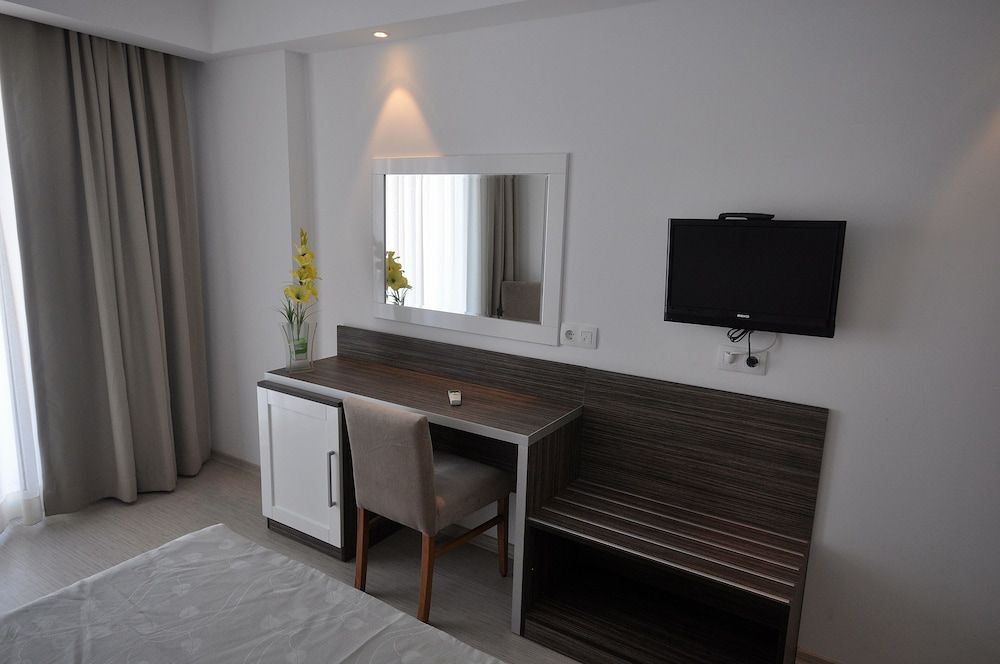 undefined Shark Club Hotel 5