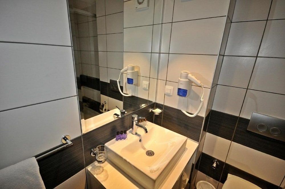 undefined Shark Club Hotel 9