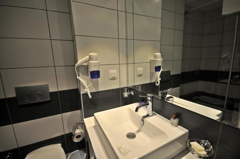 undefined Shark Club Hotel 8