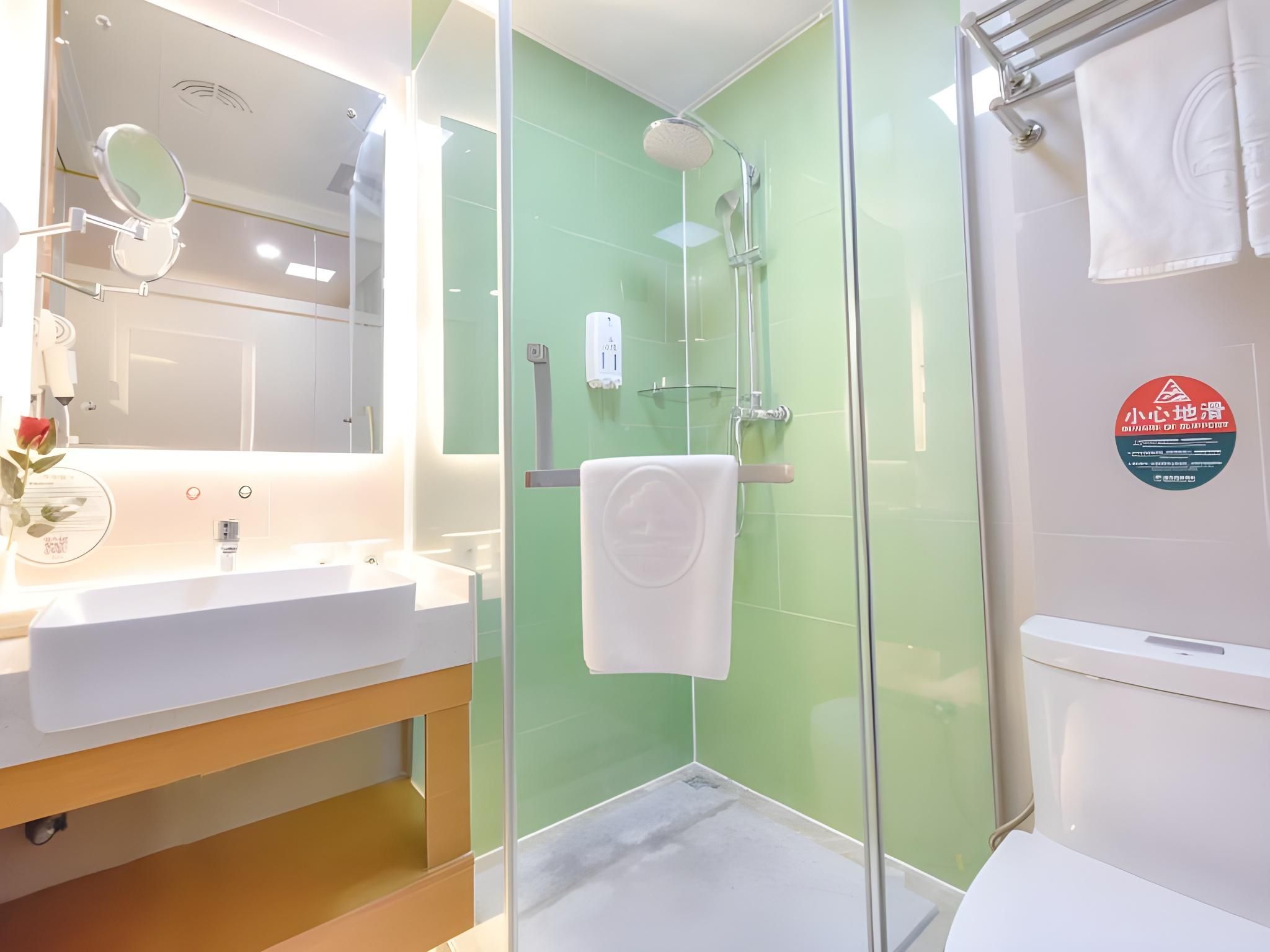 GreenTree Inn Kaifeng Jinming District Jinming Square Little Song City Hotel Superior 1 Queen 3