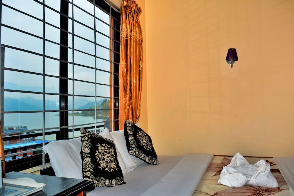 Hotel Direction Pokhara Classic Twin Room, 1 Bedroom, Lake View 5