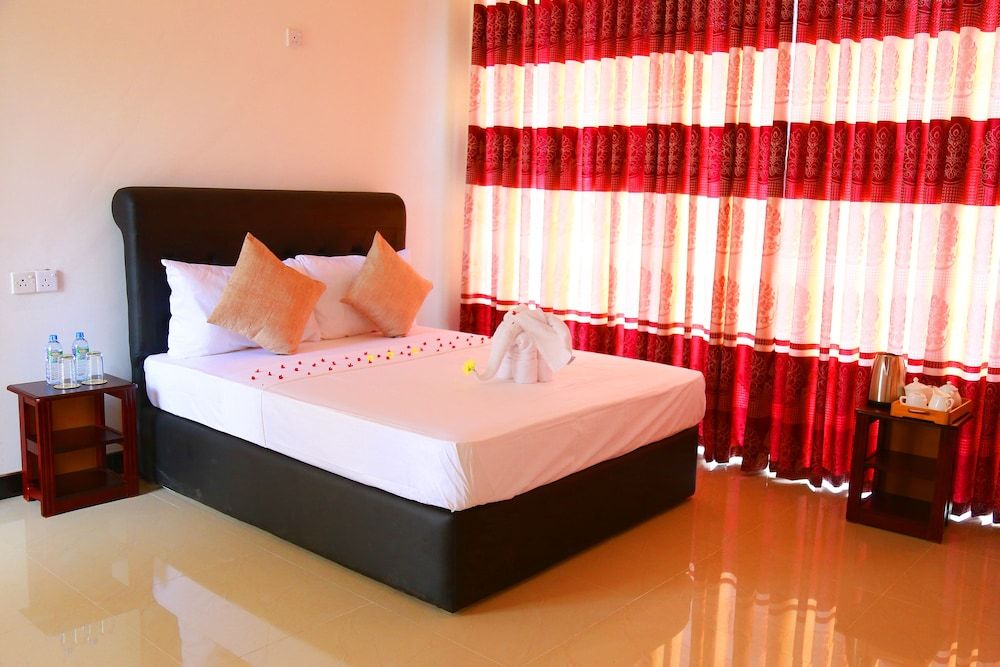 Deluxe Single Room, 1 Queen Bed, Balcony, Garden View