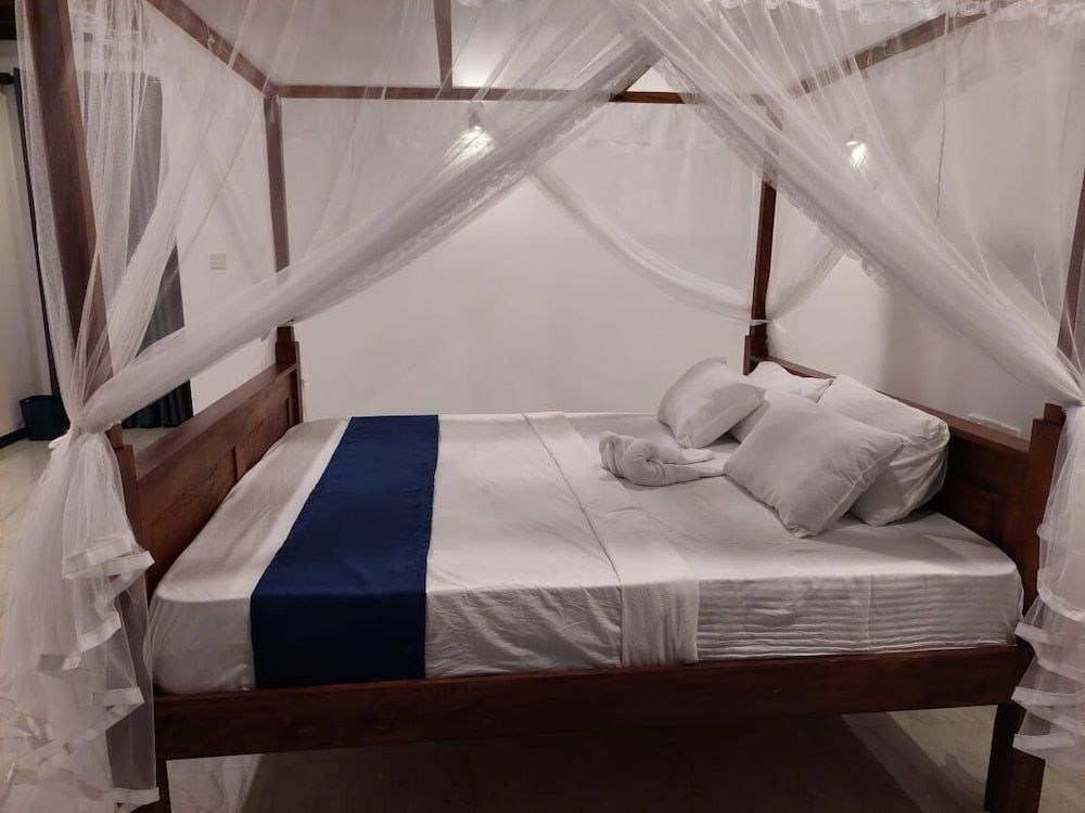 Sea Glow -Tangalle Double Room, 1 King Bed, Smoking, Lagoon View 2