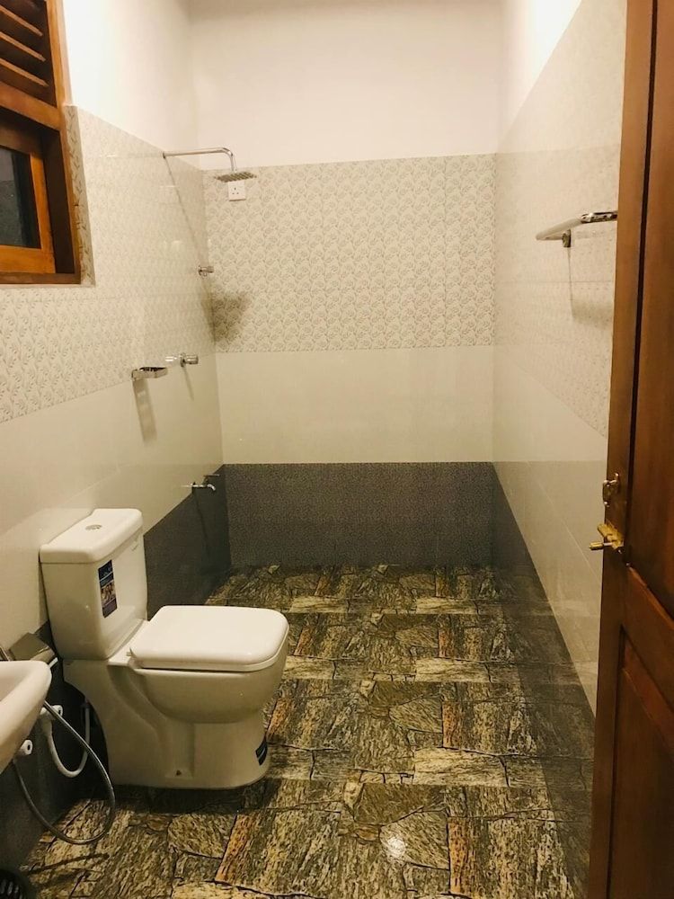 Sea Glow -Tangalle Double Room, 1 King Bed, Smoking, Lagoon View 5