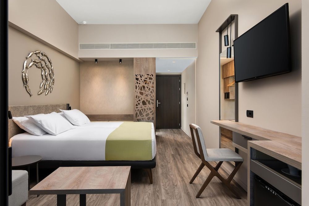Deluxe Room, Pool View