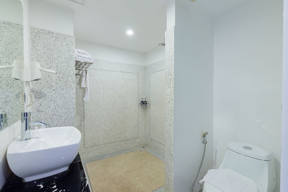 Kesya Hotel Family Room, 1 Bedroom, River View, Garden Area 6