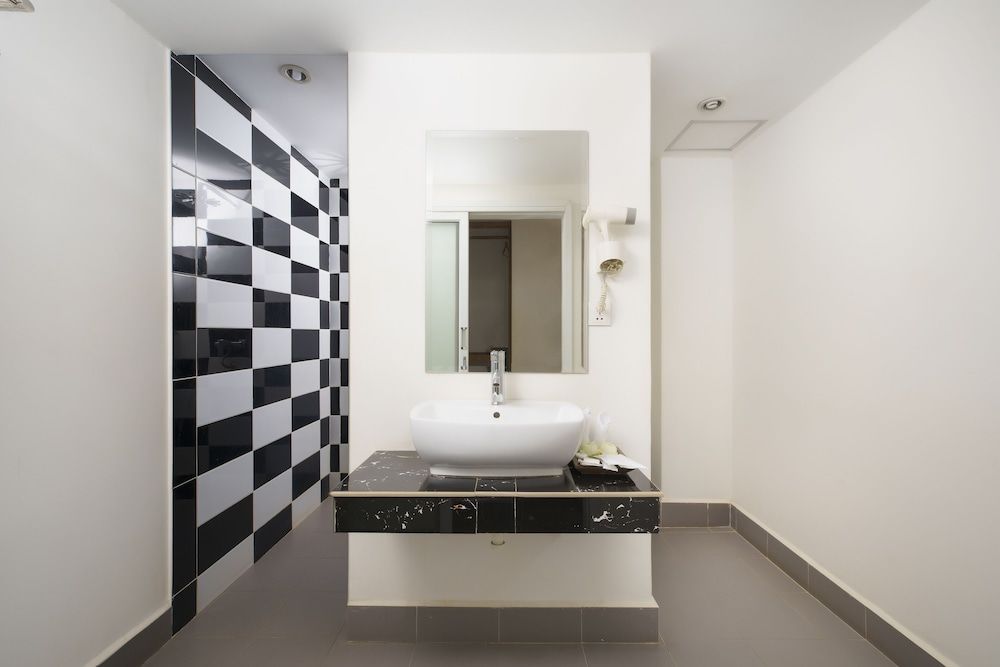 Kesya Hotel Deluxe Suite, 1 King Bed, River View, Executive Level 9