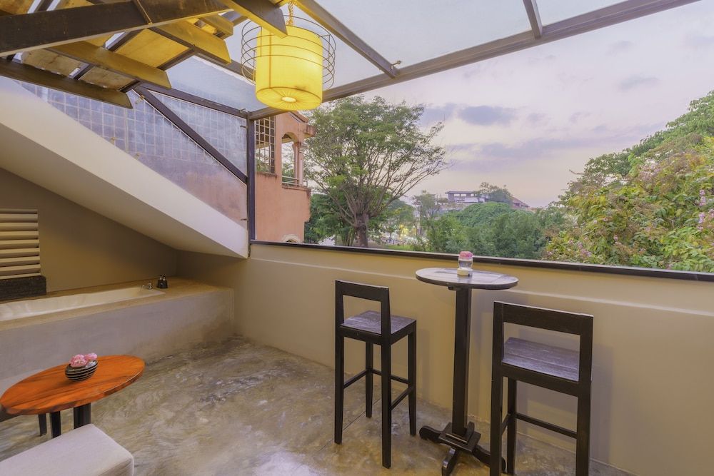 Kesya Hotel Deluxe Suite, 1 King Bed, River View, Executive Level 8