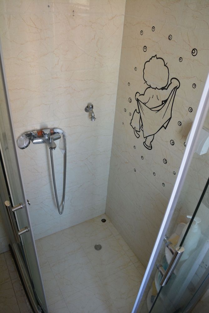 Shanghai Sky168 Youth Hostel Bed in 4-Bed Female Dormitory 5