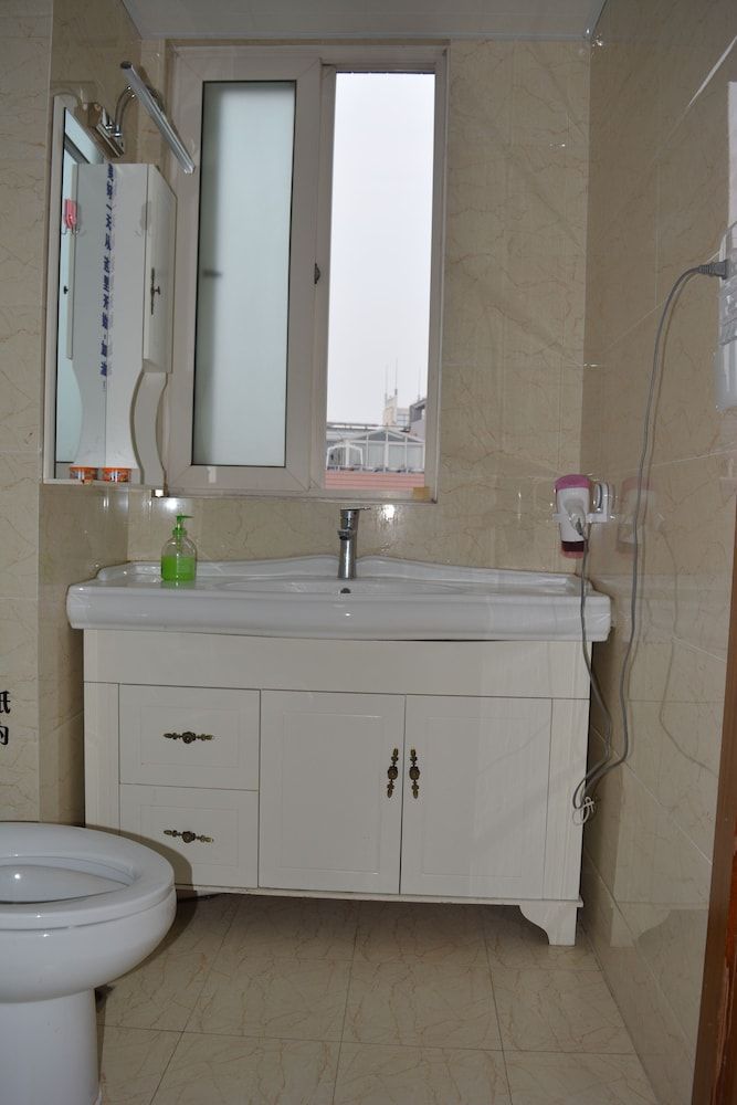 Shanghai Sky168 Youth Hostel Bed in 8-Bed Male Dormitory 8