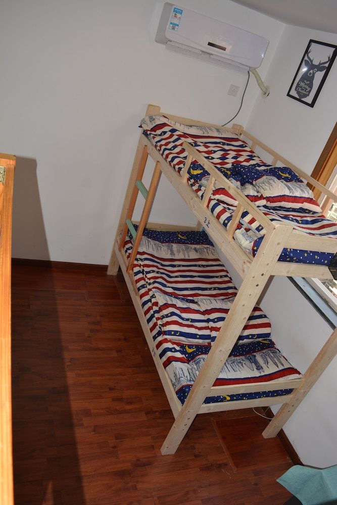 Shanghai Sky168 Youth Hostel Bed in 8-Bed Male Dormitory 5