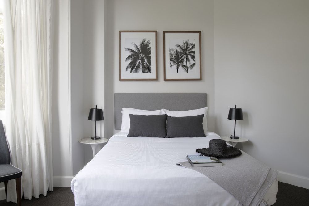 St Marks Randwick Premium Queen, 1 Queen Bed