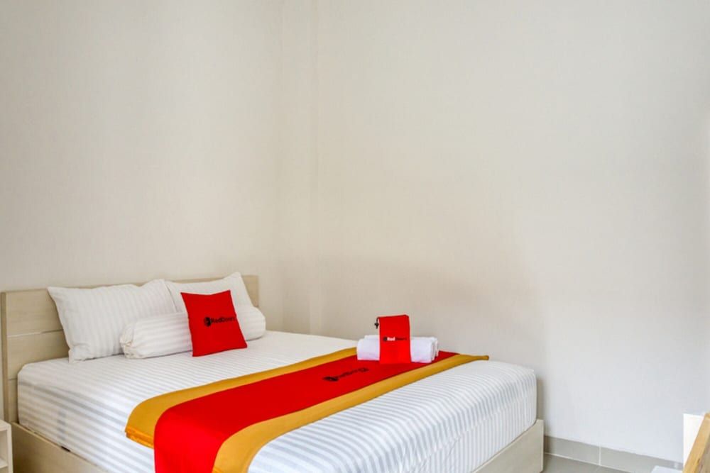 Double Room (RedDoorz)