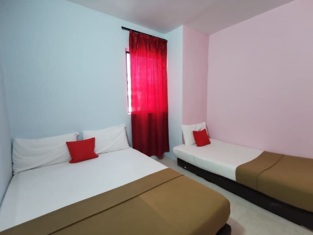 OYO 90086 My Seven Days Inn Standard Triple Room 2