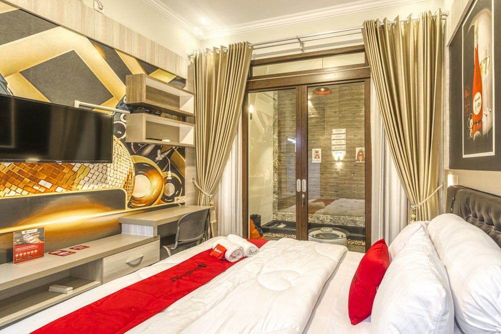 Deluxe Room (Reddoorz)