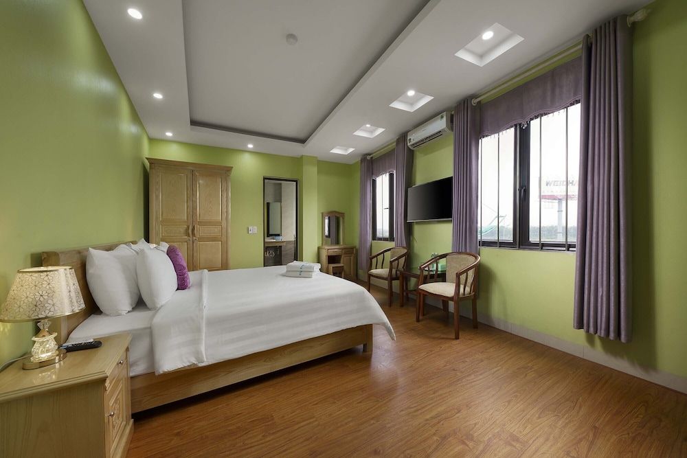 undefined Golden Lotus Airport Hotel 4