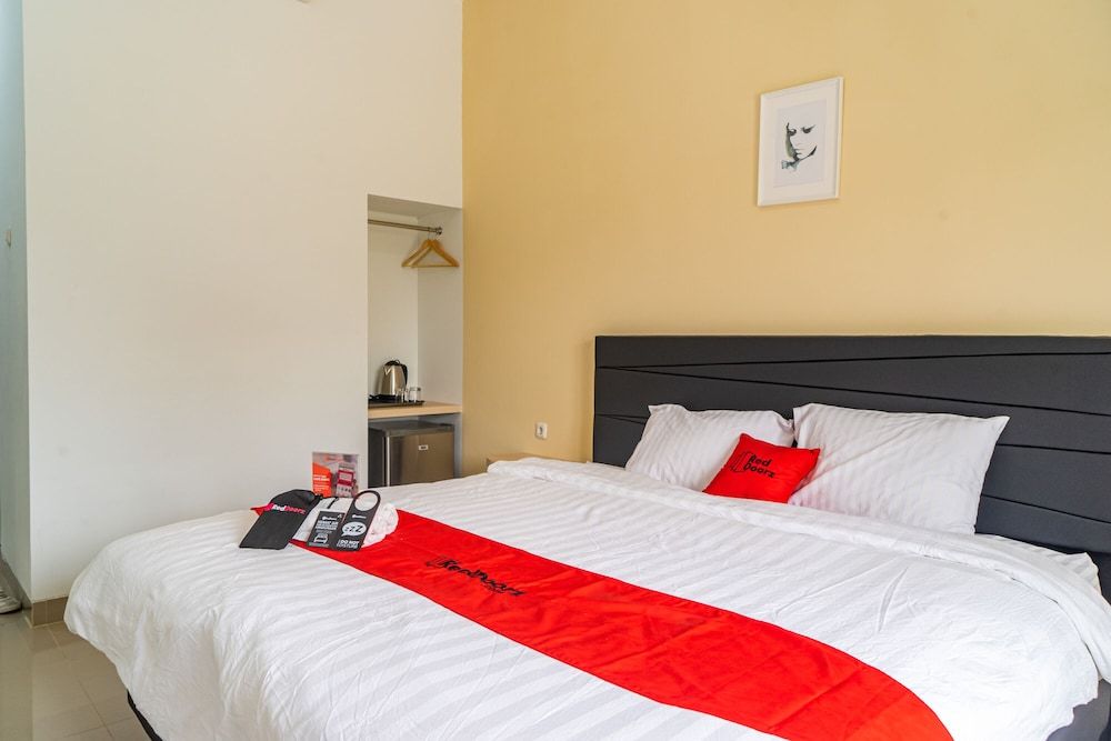 Premium Room (RedDoorz)