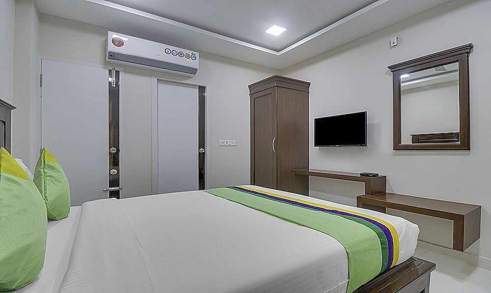 Rithikha Inn Crest Deluxe Double Room 6