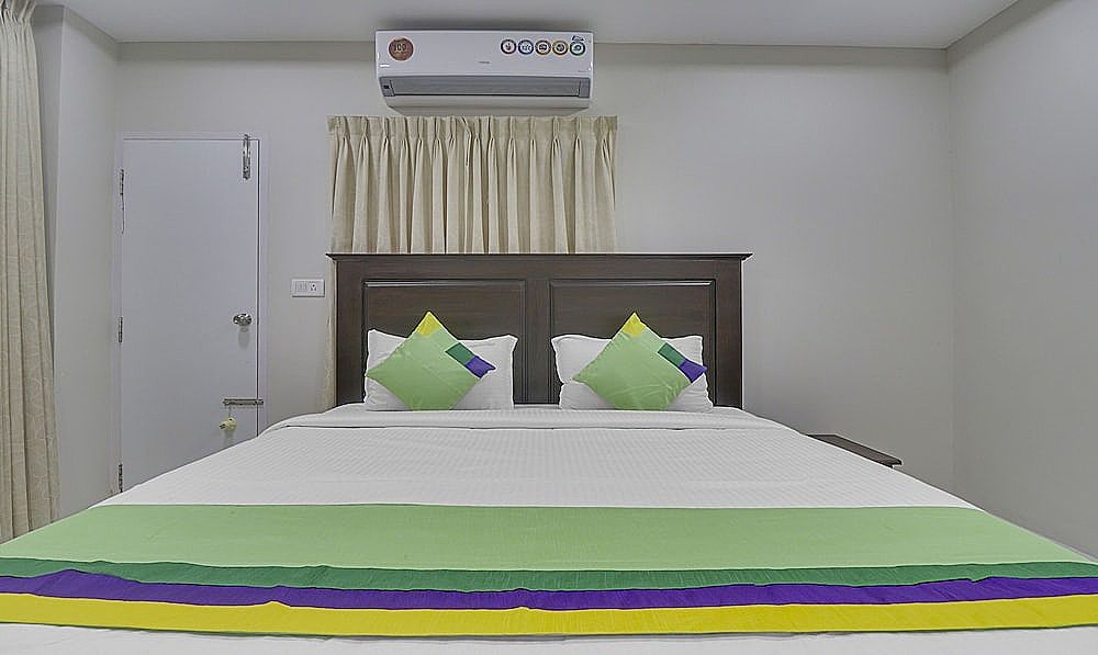 Rithikha Inn Crest Deluxe Double Room 4
