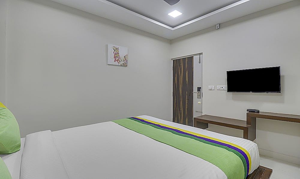 Rithikha Inn Crest Deluxe Double Room 11