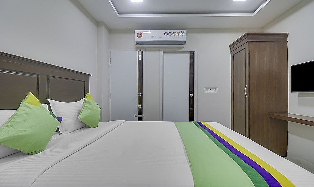 Rithikha Inn Crest Deluxe Double Room 15