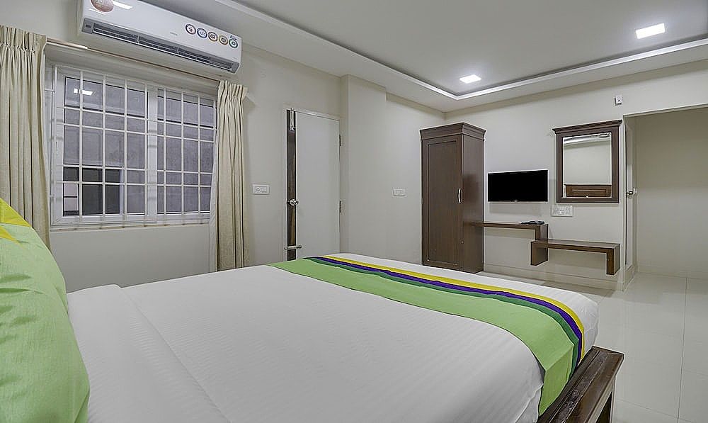 Rithikha Inn Crest Deluxe Double Room 8
