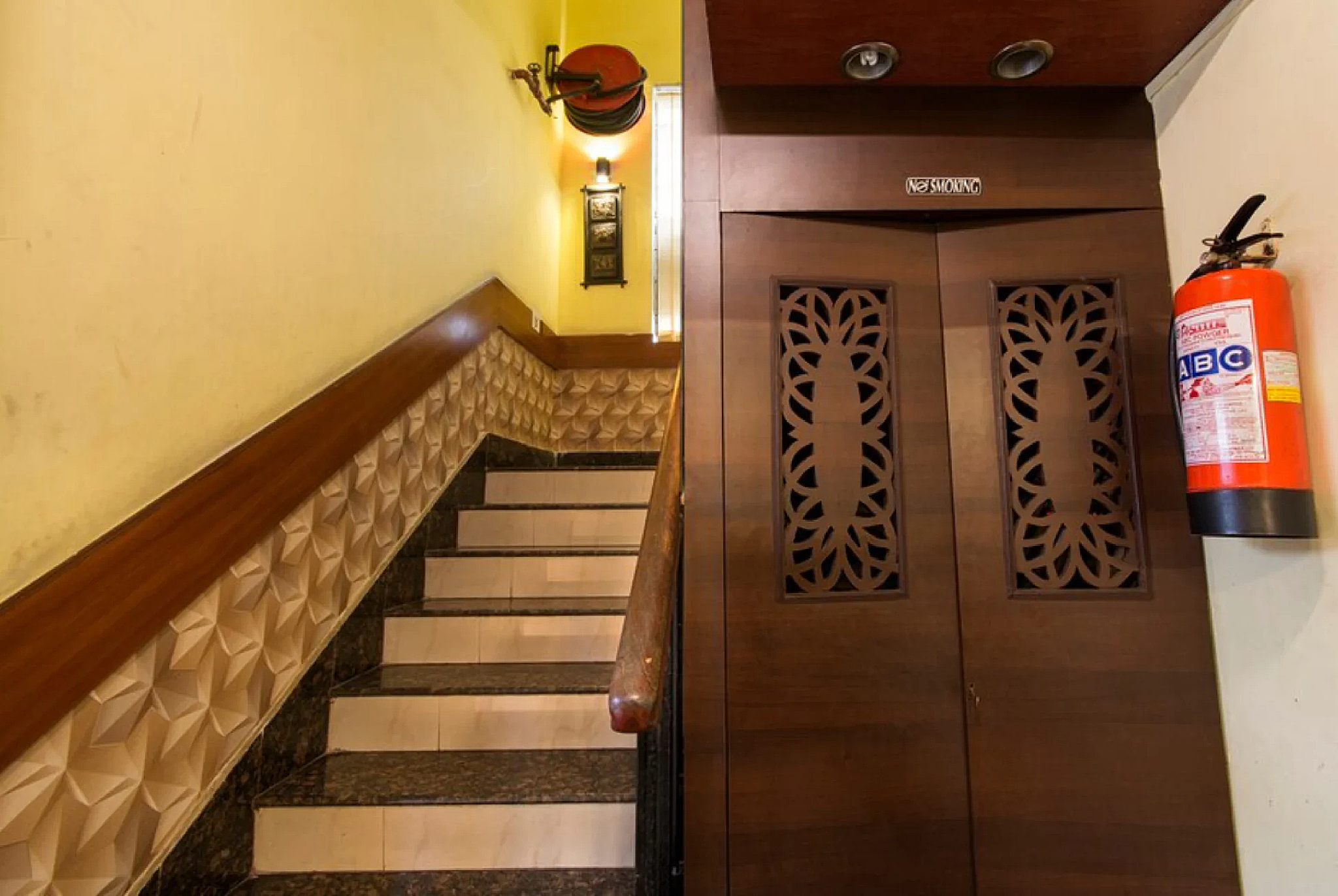 undefined Goroomgo Royal Inn Tallygunge Kolkata 9