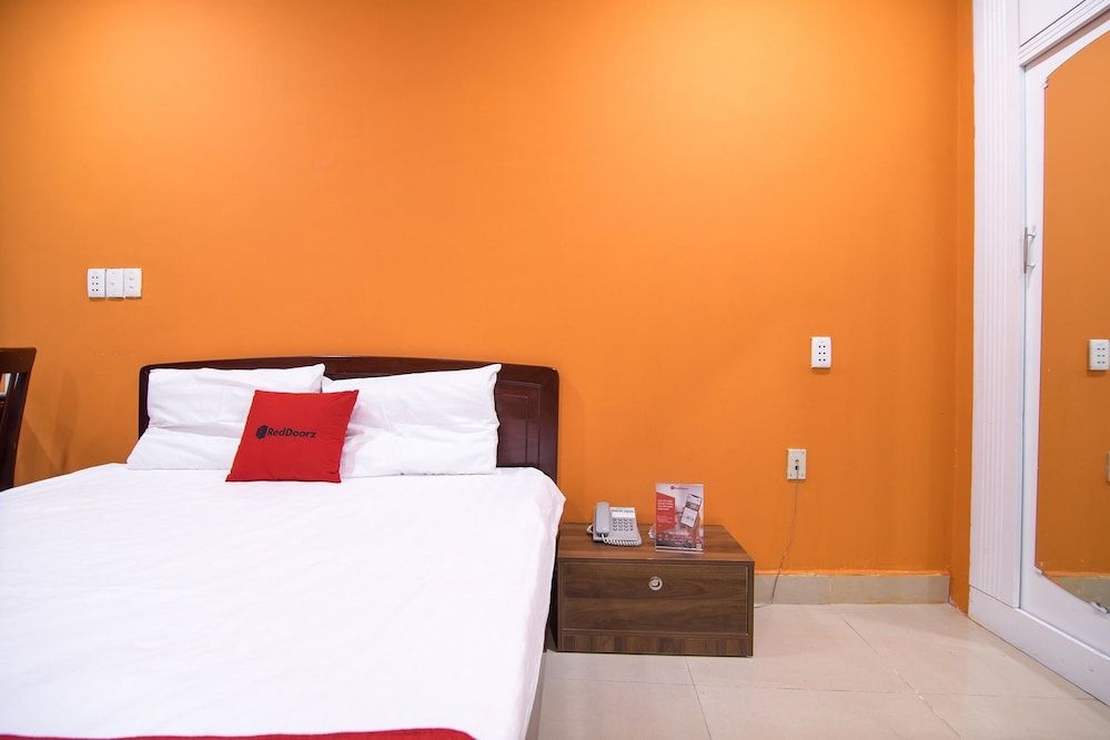 RedDoorz @ Nguyen Kiem Street Superior Double Room, 1 Queen Bed, Non Smoking, City View 5