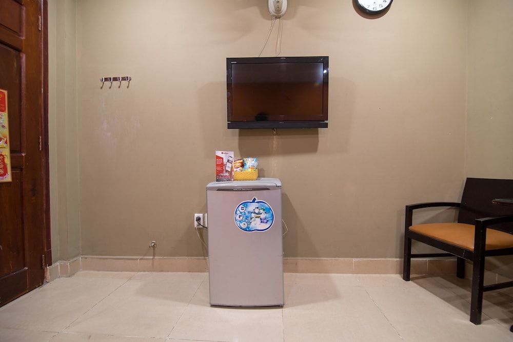 RedDoorz @ Nguyen Kiem Street Superior Double Room, 1 Queen Bed, Non Smoking, City View 4