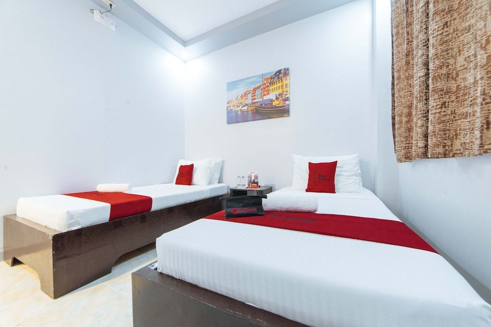 RedDoorz near Notre Dame University Gensan Twin Room 2