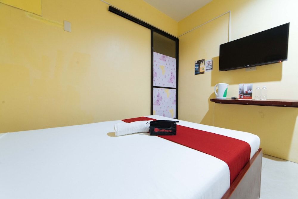 RedDoorz near Notre Dame University Gensan Standard Room 4