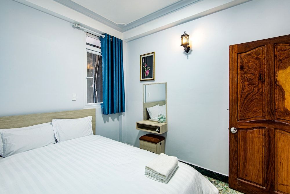 undefined Son Hung Hotel 7