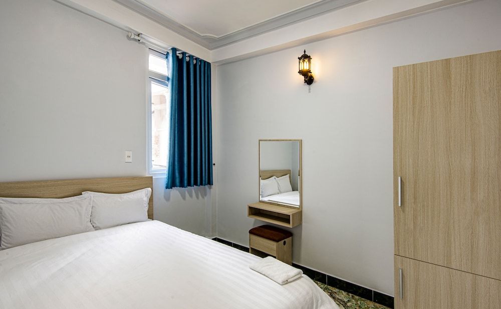 undefined Son Hung Hotel 2