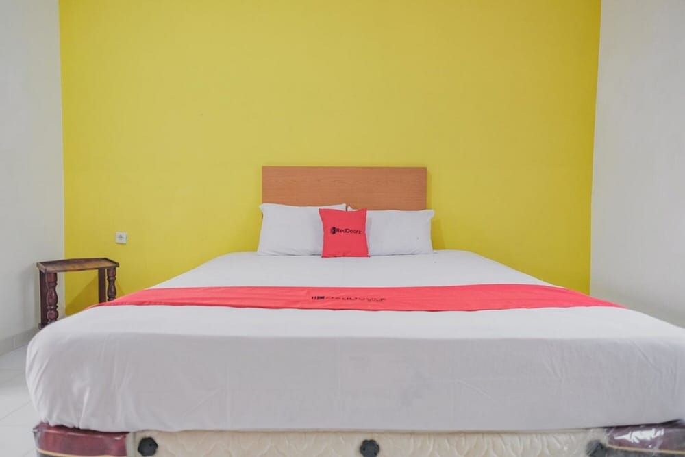 Double Room (RedDoorz)