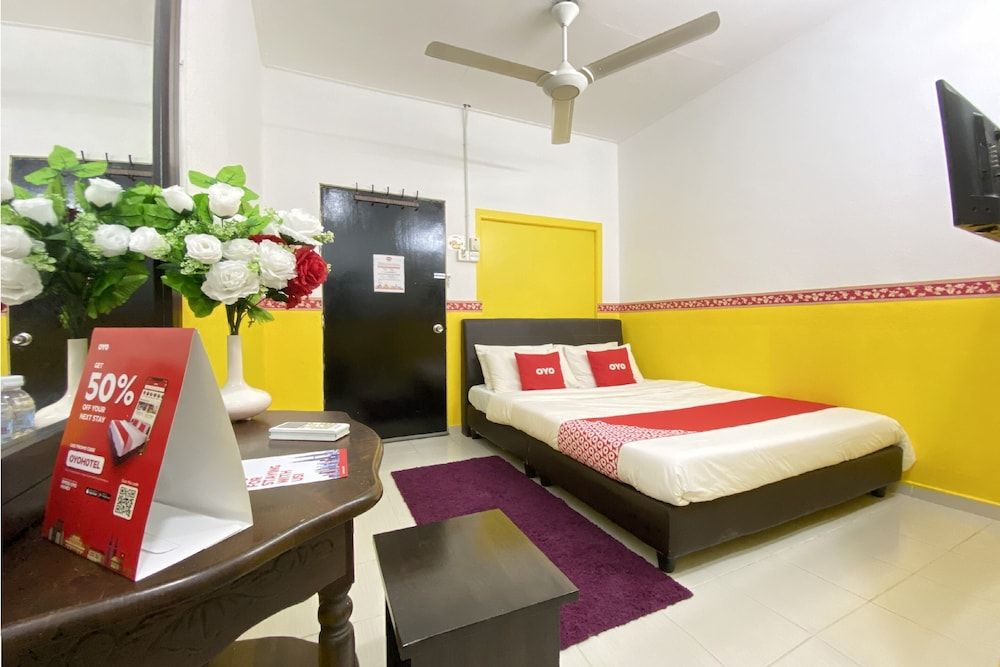 OYO 90176 D'cruz Sunrise Villa Standard Double Room 3