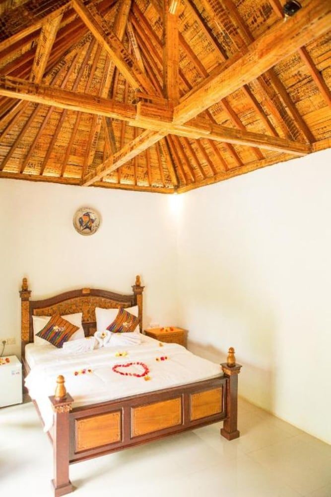 Kubu Reot Taman Asri Deluxe Bungalow, Garden View