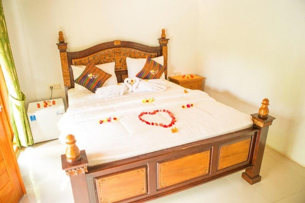 Kubu Reot Taman Asri Deluxe Bungalow, Garden View 2