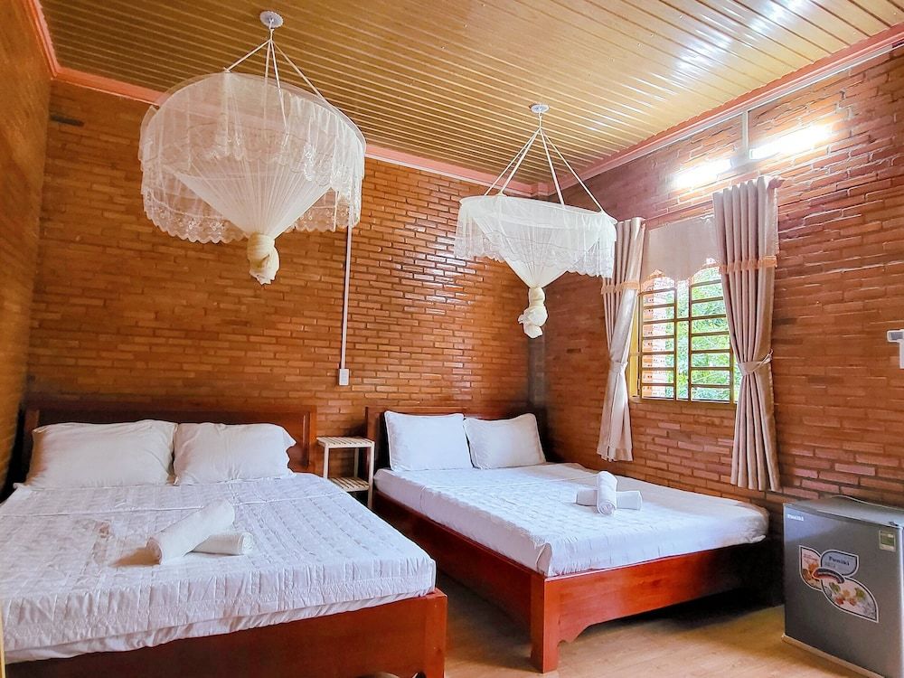 Family Room, Garden View