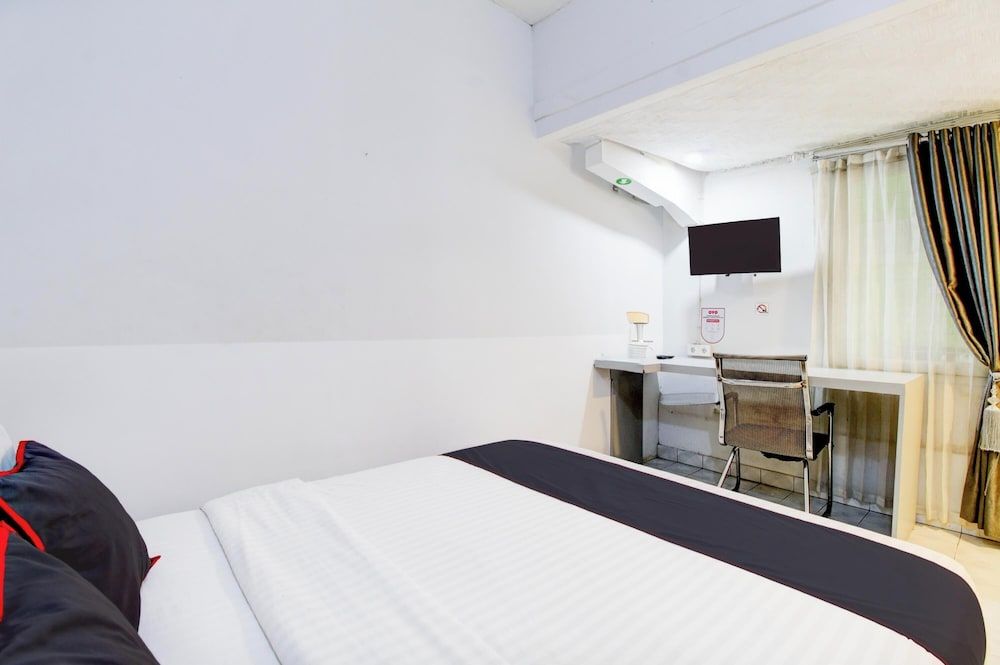 Hotel O Jalan Jenderal Sudirman Near Imam Bonjol Square Formerly Nelvi Guest House Deluxe Suite, 1 Double Bed, Non Smoking 3