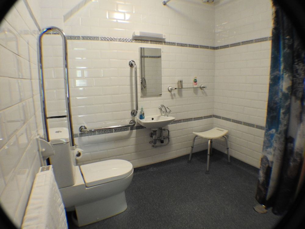 The Barn B&B Double Room, Ensuite (Super King Size Disabled) 3