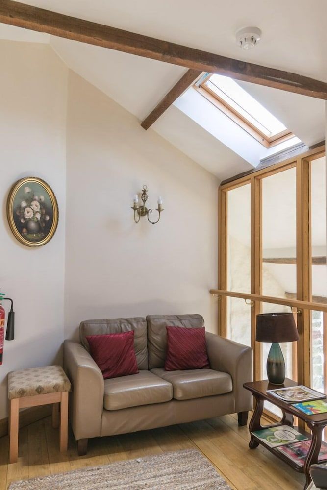 The Barn B&B Family Room, Ensuite 8