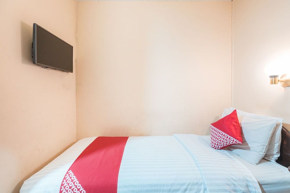 OYO 671 Hotel Capitol Standard Single Room, 1 Twin Bed 2