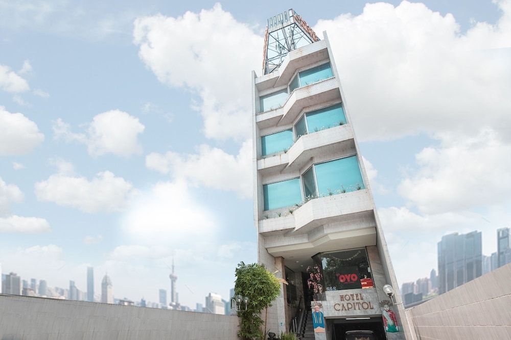 undefined OYO 671 Hotel Capitol 6