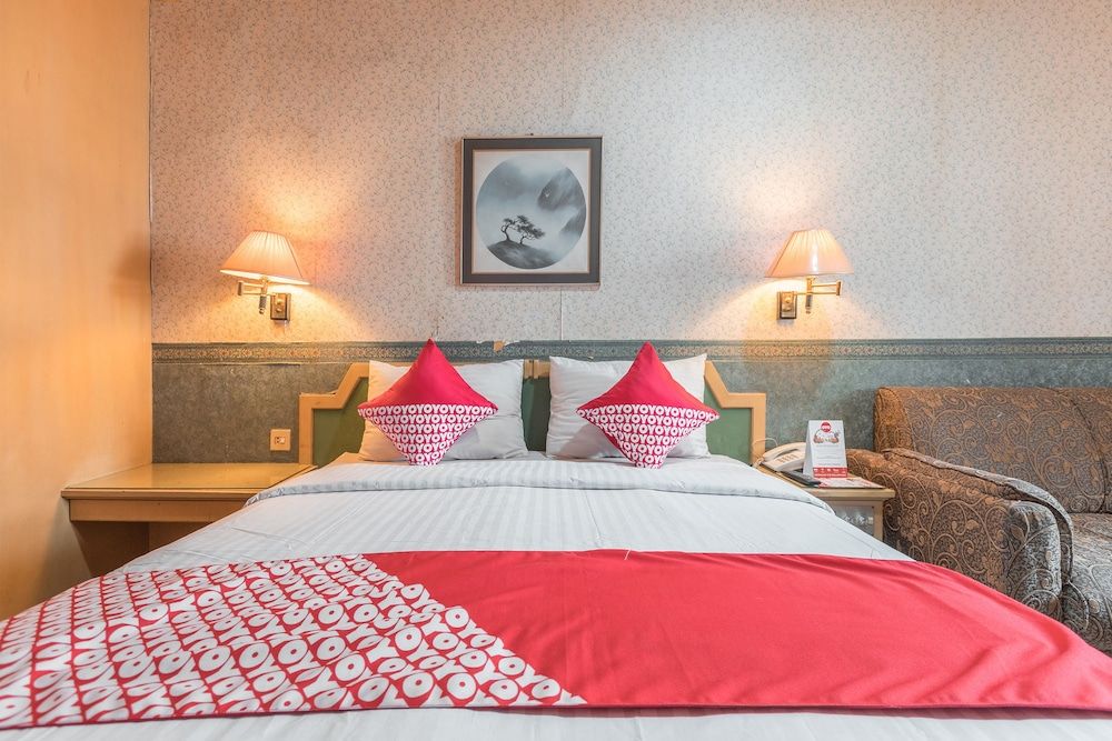 OYO 671 Hotel Capitol Deluxe Double Room, 1 Double Bed 3
